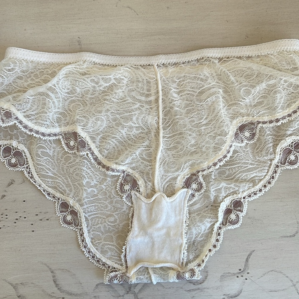 ON GOSSAMER CAMISOLE SET - Picture 12 of 14